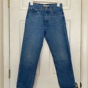 Brand new never worn levi’s wedgie straight fit women’s jeans. size 25 x 26
